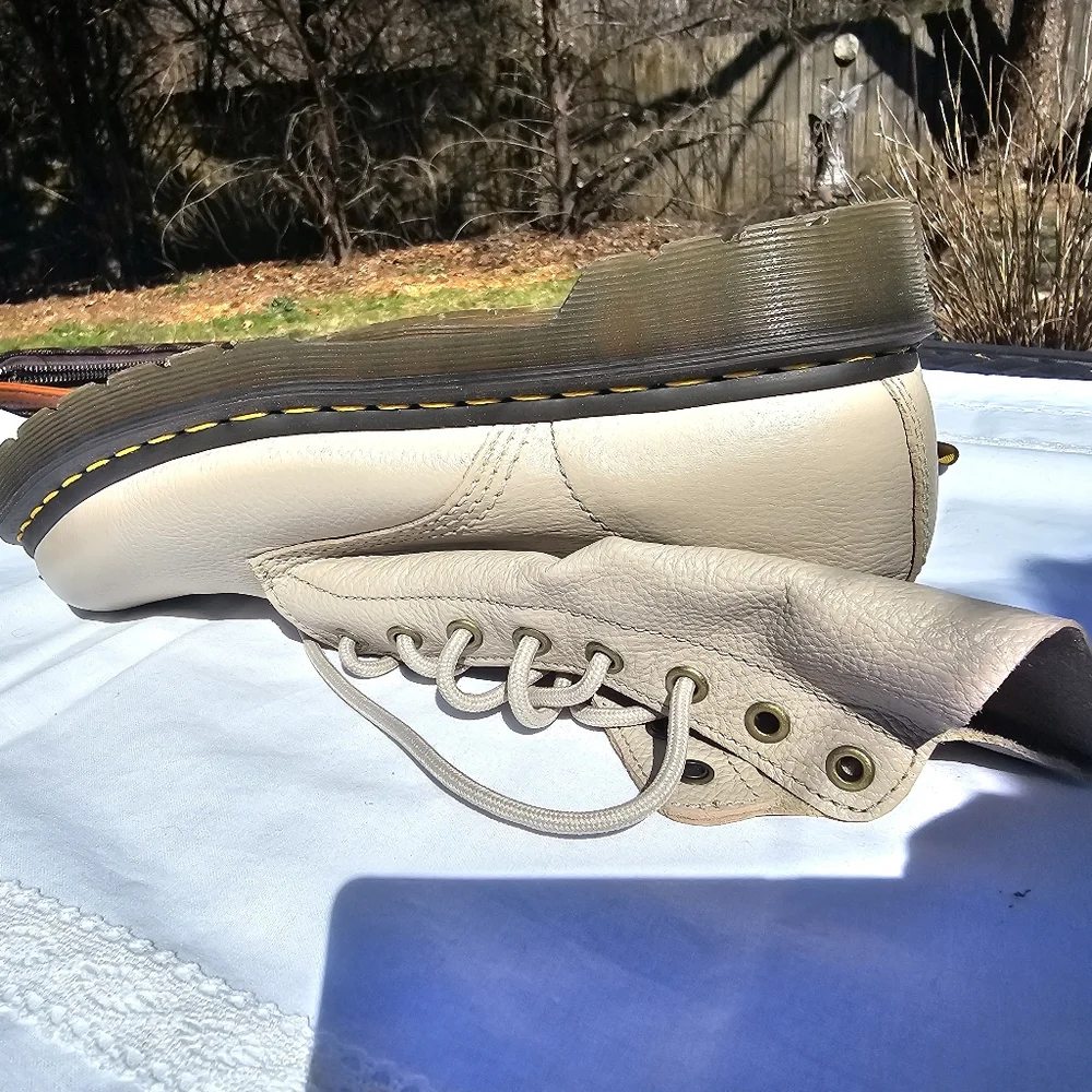 Authentic Dr. Martens 1460 Pascal Virginia Leather Boots – Parchment Beige - Picture 9 of 16